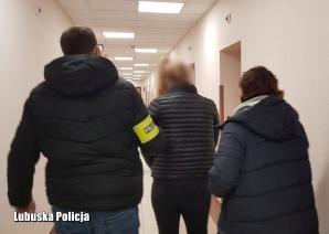 [VIDEO] Oszukiwali ludzi „na apartamenty”. Grupa oszustów rozbita przez lubuskich policjantów zwalczających cyberprzestępczość